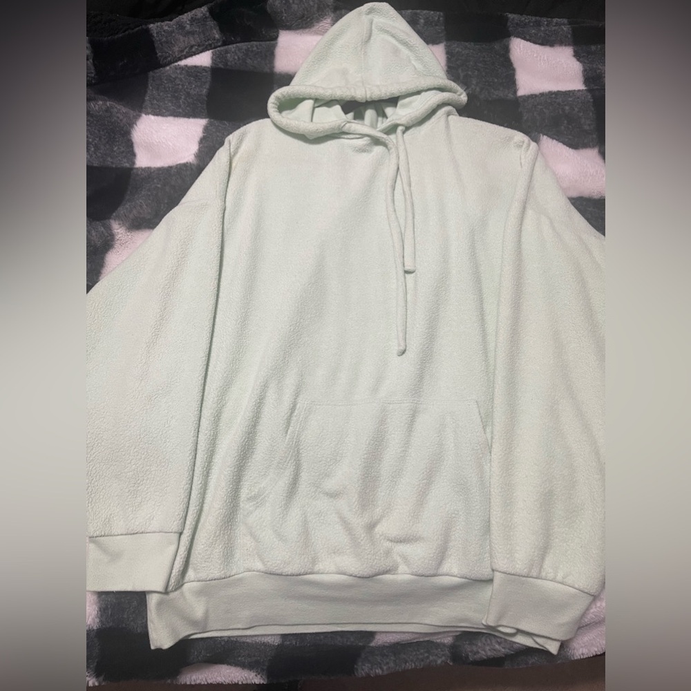 Soft serve hoodie in mint green sz xl